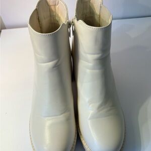 TOP MODA Bianca-66 Women's White Synthetic Ankle Bootie, Block Heel Size 9 (A1)